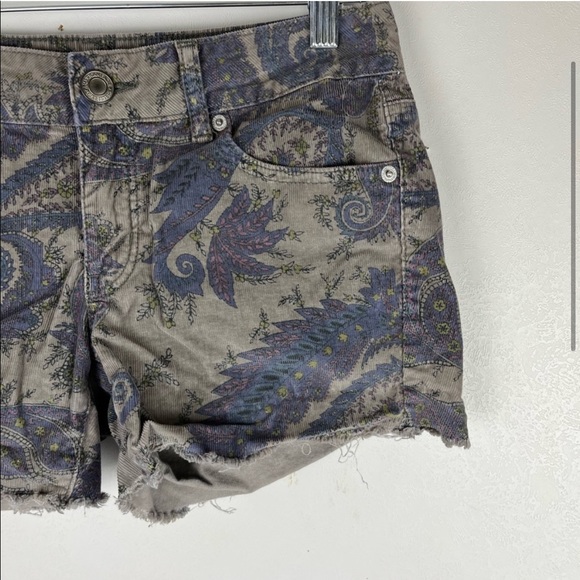 American Eagle Outfitters Paisley Print Corduroy Jean Shorts Stretch Size 6 - Picture 3 of 9